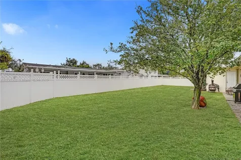 1811 NW 106th Terrace Pembroke Pines FL 33026