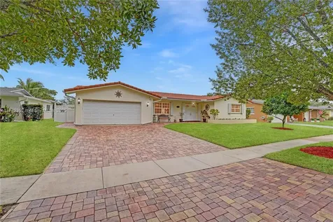 1811 NW 106th Terrace Pembroke Pines FL 33026