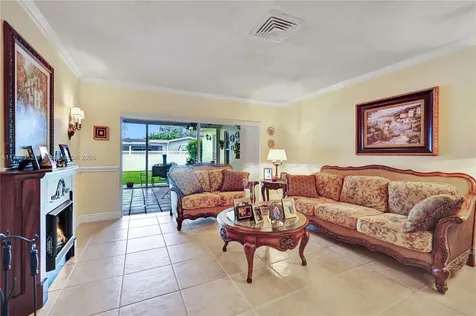 1811 NW 106th Terrace Pembroke Pines FL 33026