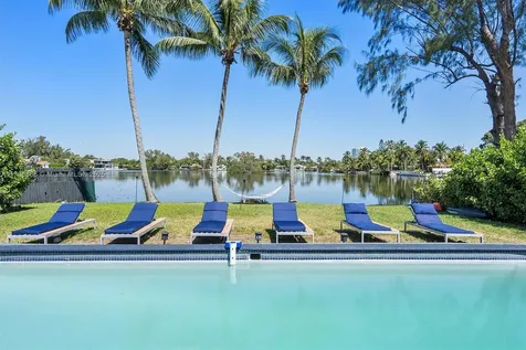 2541 NE 195th Street Miami FL 33180