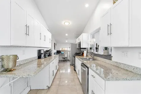 2541 NE 195th Street Miami FL 33180