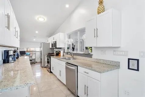 2541 NE 195th Street Miami FL 33180