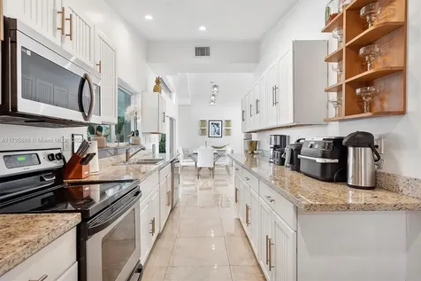 2541 NE 195th Street Miami FL 33180