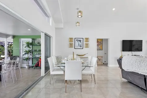 2541 NE 195th Street Miami FL 33180