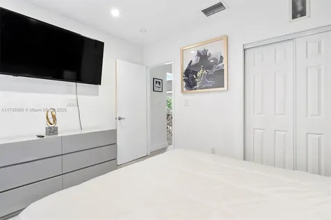 2541 NE 195th Street Miami FL 33180