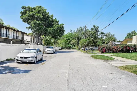 2541 NE 195th Street Miami FL 33180
