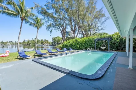 2541 NE 195th Street Miami FL 33180