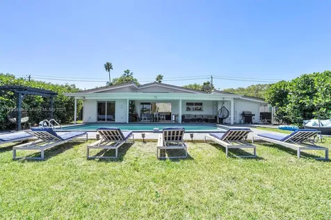 2541 NE 195th Street Miami FL 33180