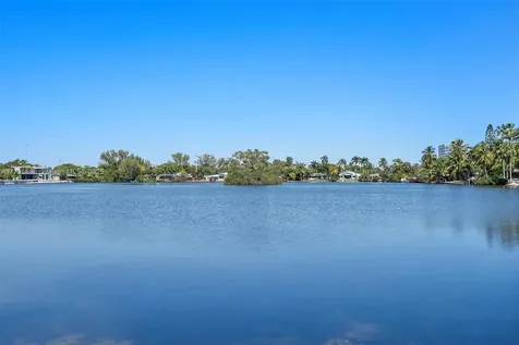 2541 NE 195th Street Miami FL 33180