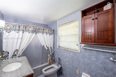 2039 SW 17th Street Miami FL 33145