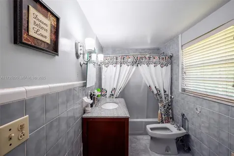 2039 SW 17th Street Miami FL 33145