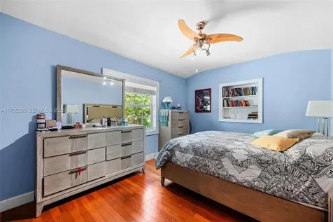 2039 SW 17th Street Miami FL 33145