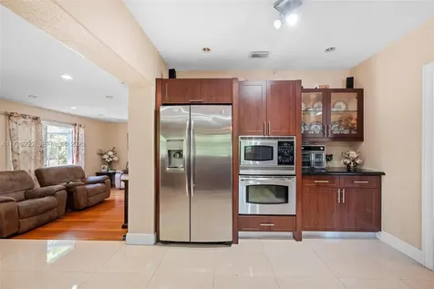 2039 SW 17th Street Miami FL 33145