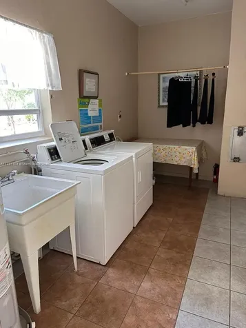 Lauderdale Lakes FL 33319