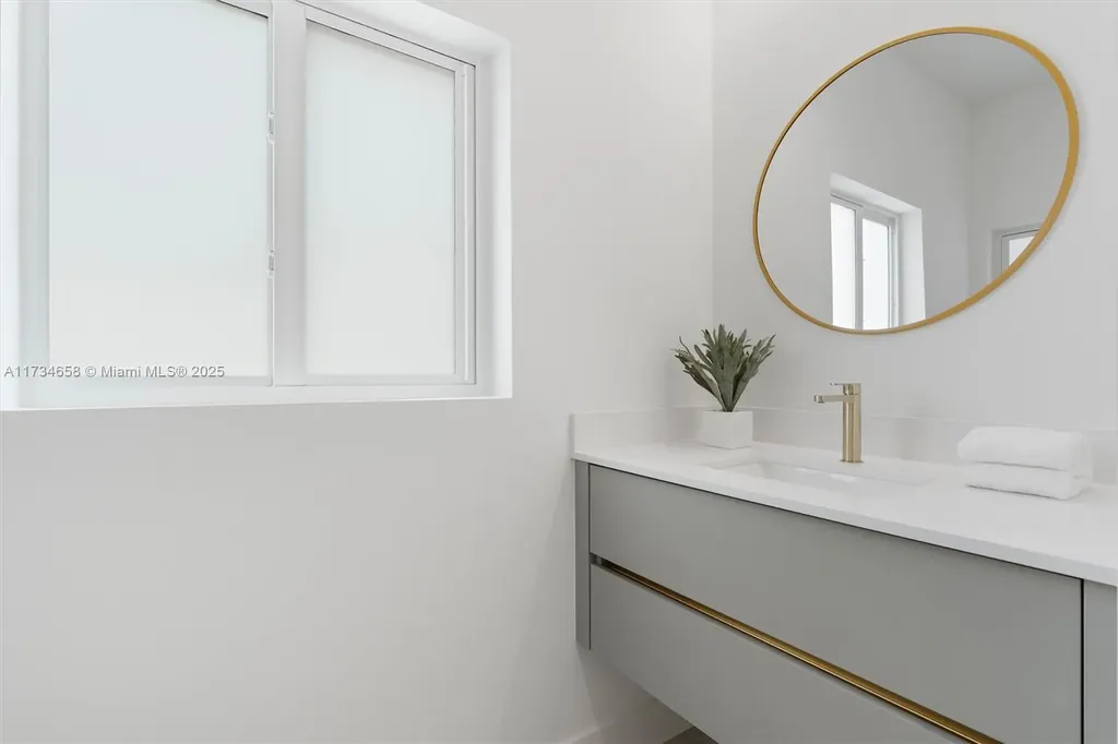 1567 NW 94th Way Coral Springs FL 33071