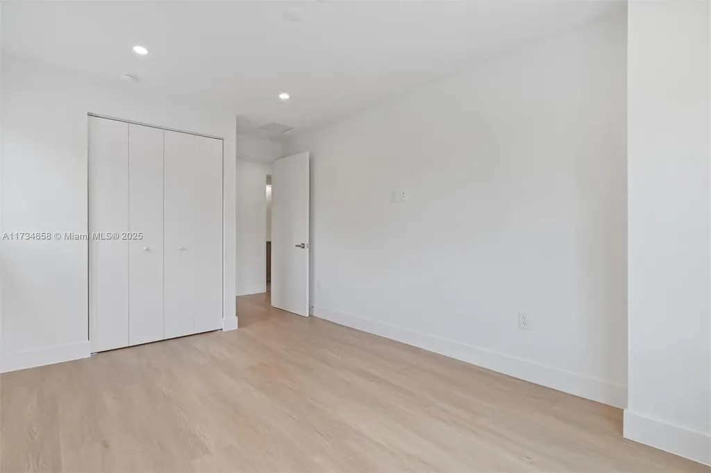 1567 NW 94th Way Coral Springs FL 33071