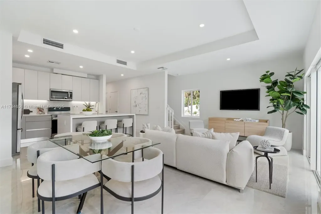 1567 NW 94th Way Coral Springs FL 33071