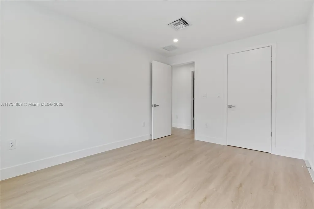 1567 NW 94th Way Coral Springs FL 33071