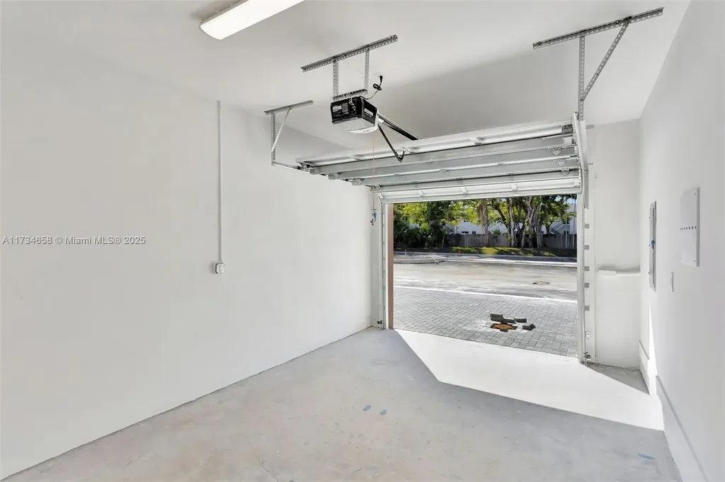 1567 NW 94th Way Coral Springs FL 33071