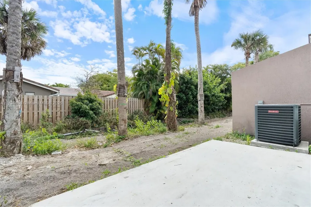 1567 NW 94th Way Coral Springs FL 33071