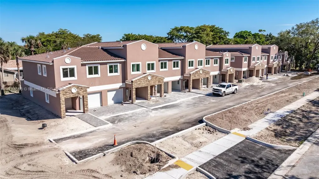 1567 NW 94th Way Coral Springs FL 33071