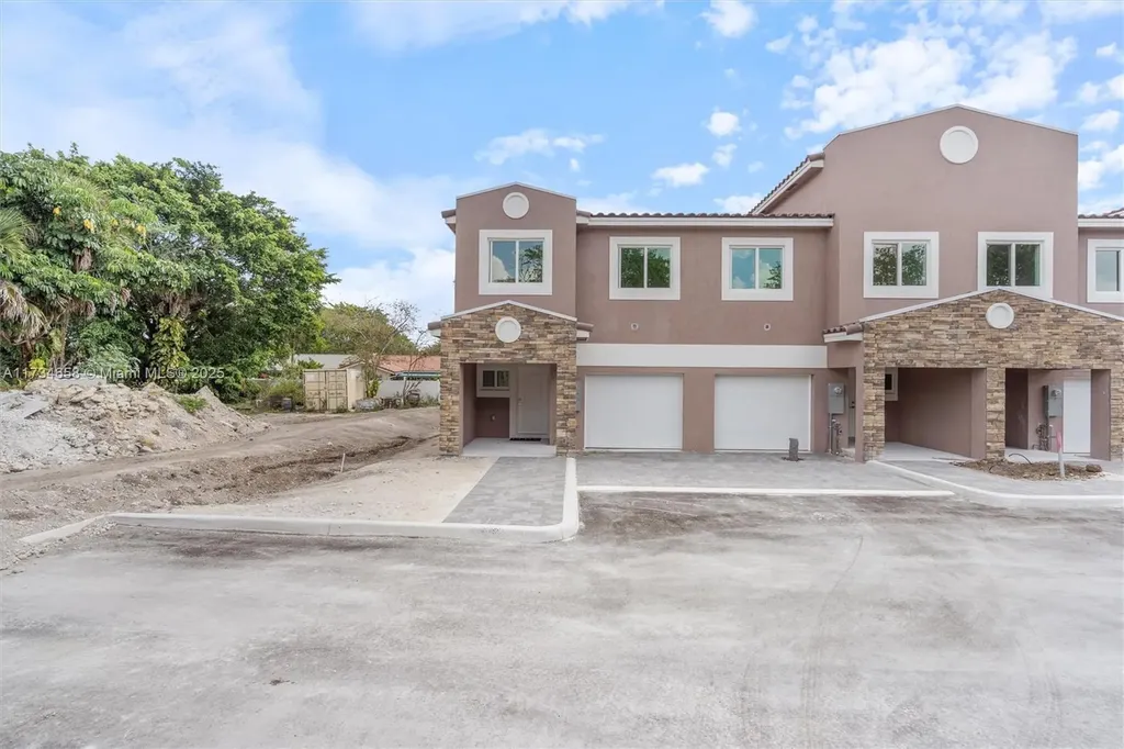 1567 NW 94th Way Coral Springs FL 33071