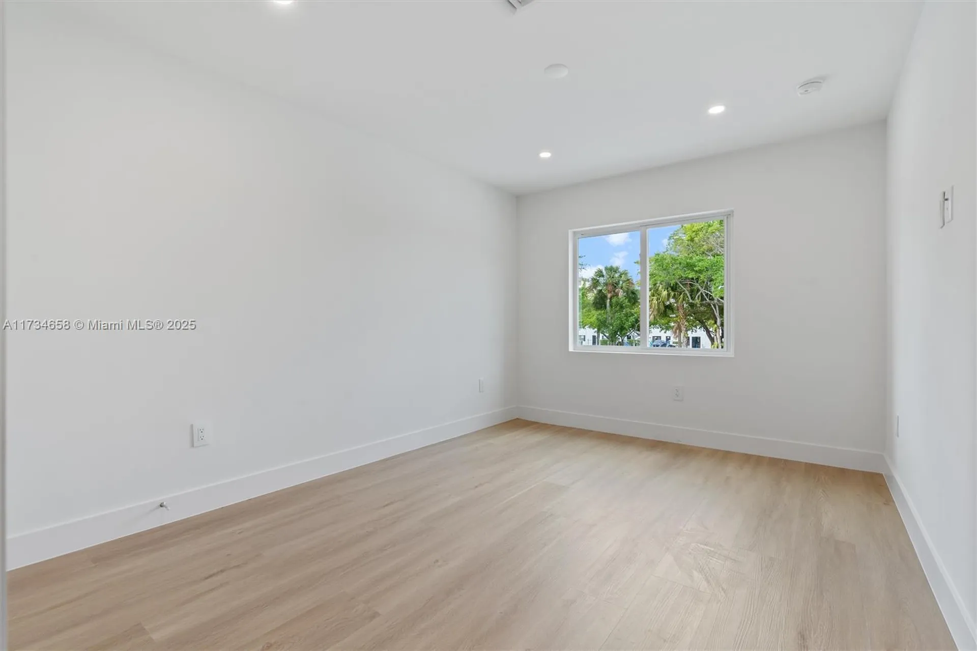 1567 NW 94th Way Coral Springs FL 33071