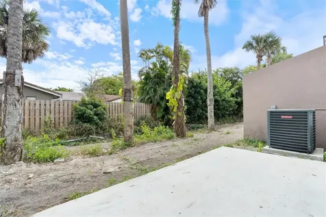 1567 NW 94th Way Coral Springs FL 33071