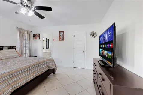 440 NW 94th Lane Coral Springs FL 33071