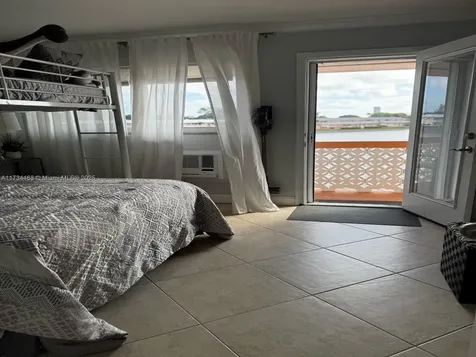 Hallandale Beach FL 33009