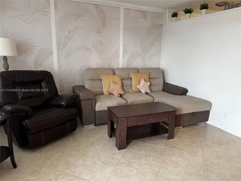 Hallandale Beach FL 33009