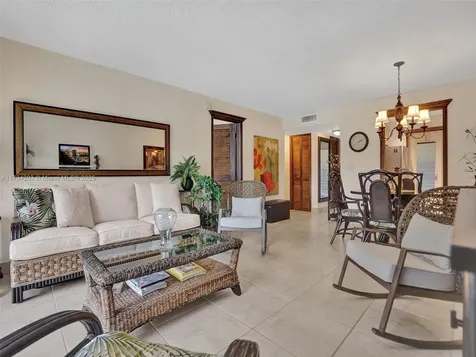 2600 Diana Drive Hallandale Beach FL 33009