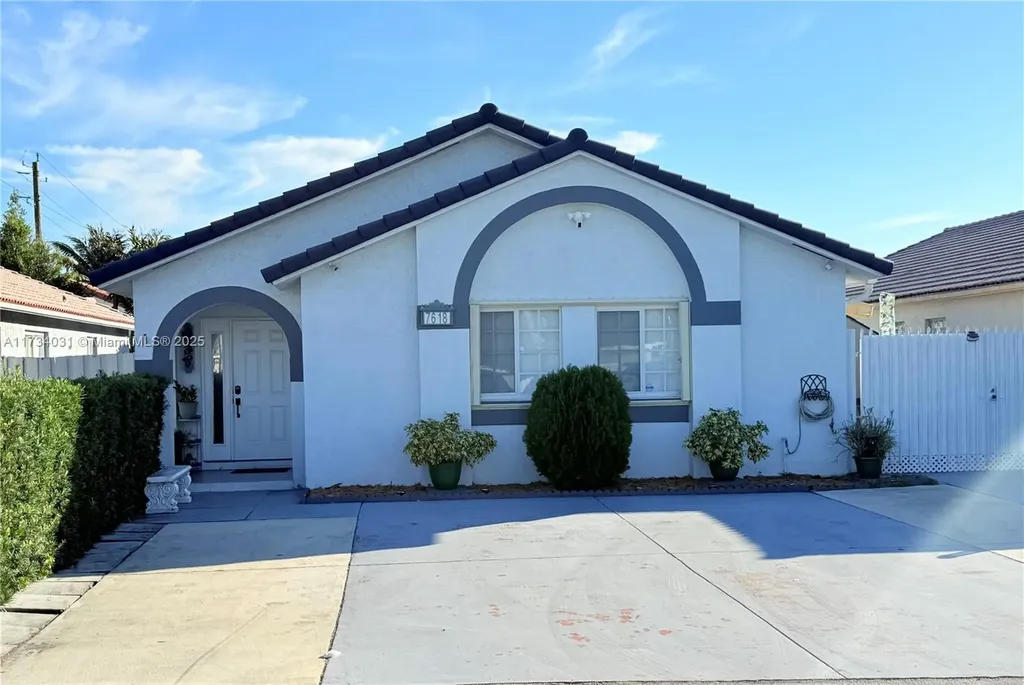7618 NW 168th Terrace Hialeah FL 33015
