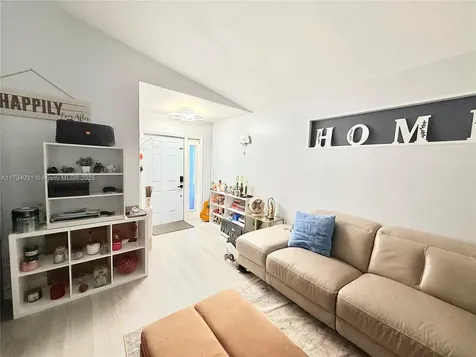 7618 NW 168th Terrace Hialeah FL 33015
