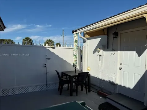 7618 NW 168th Terrace Hialeah FL 33015