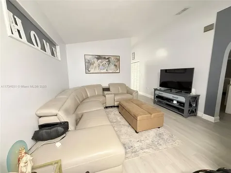 7618 NW 168th Terrace Hialeah FL 33015