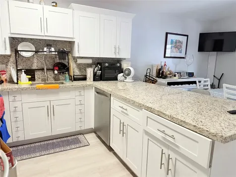 7618 NW 168th Terrace Hialeah FL 33015