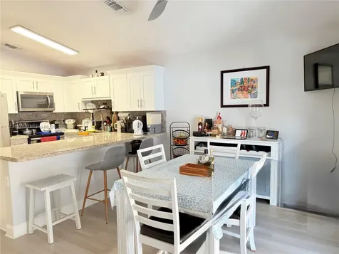 7618 NW 168th Terrace Hialeah FL 33015