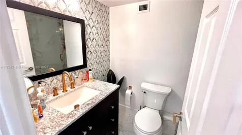 6039 Collins Avenue Miami Beach FL 33140