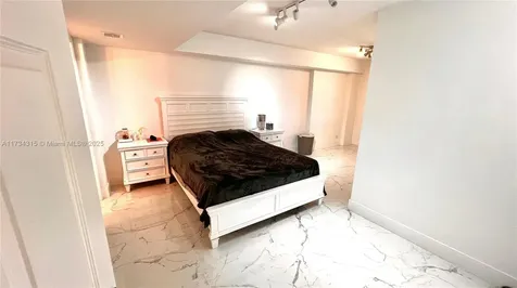 6039 Collins Avenue Miami Beach FL 33140