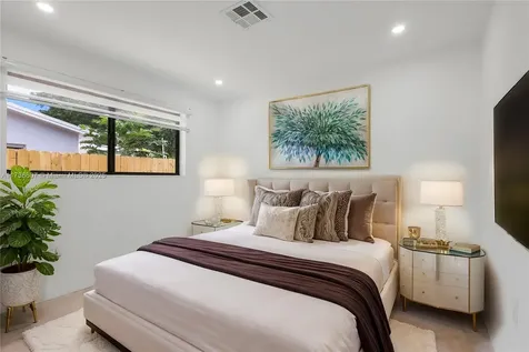 6740 SW 12th Street Pembroke Pines FL 33023