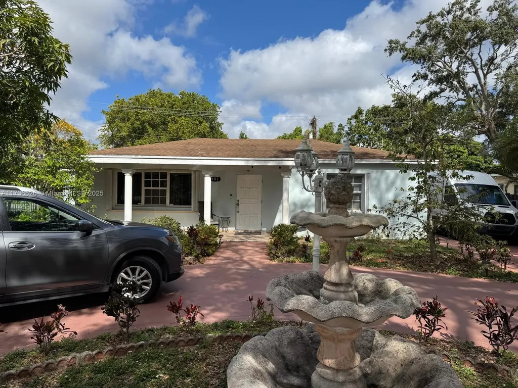 901 NE 128th Street North Miami FL 33161