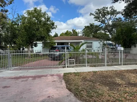 901 NE 128th Street North Miami FL 33161