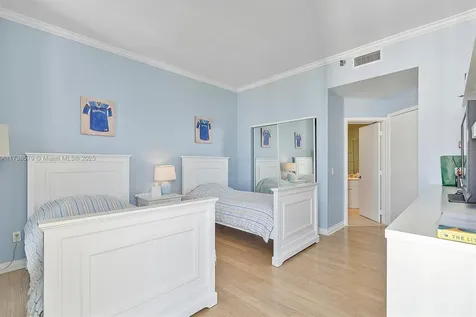 21150 Point Place Aventura FL 33180