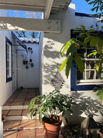 652 NE 77th Street Miami FL 33138