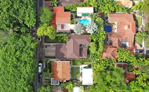423 Alhambra Circle Coral Gables FL 33134