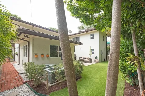 423 Alhambra Circle Coral Gables FL 33134