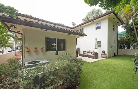 423 Alhambra Circle Coral Gables FL 33134