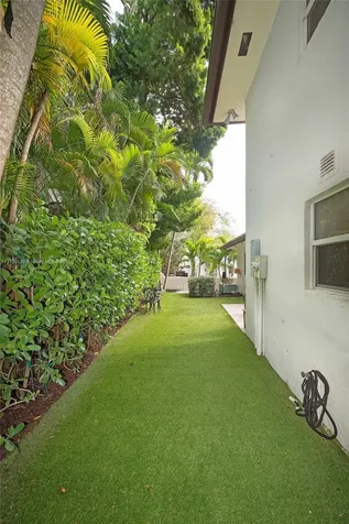 423 Alhambra Circle Coral Gables FL 33134
