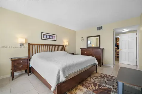 3725 S Ocean Drive Hollywood FL 33019